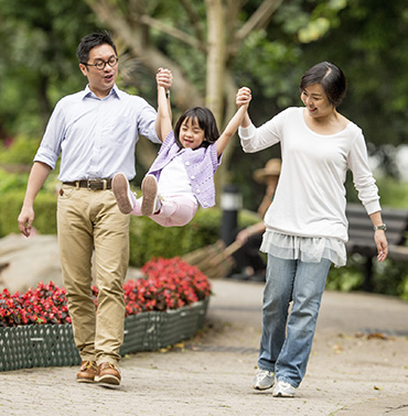 Daly City pediatric dentistry family with child